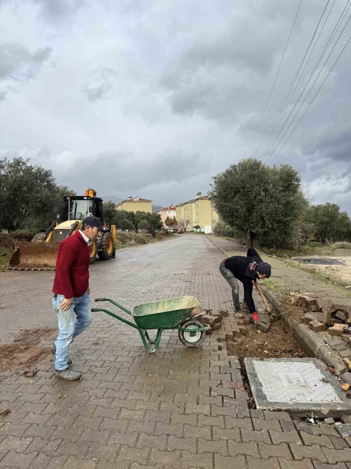 Karacasu’da yol bakım çalışmaları sürüyor
