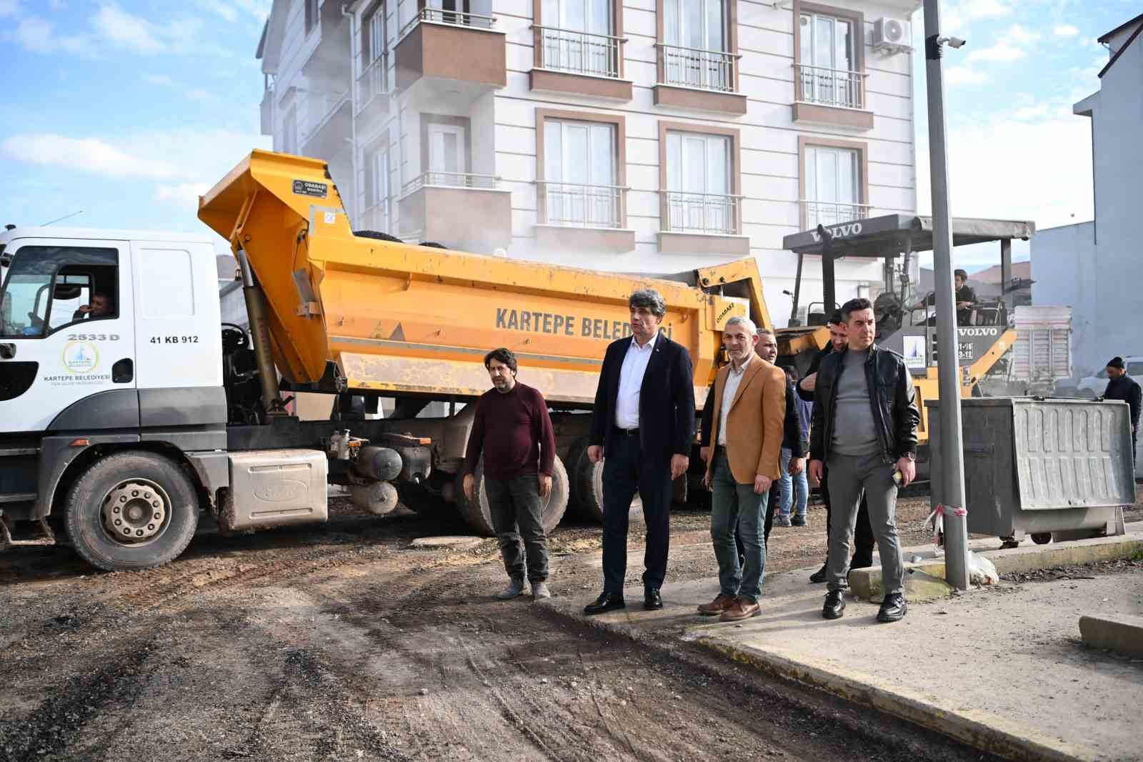 Kartepe İstasyon Mahallesi’ne 280 ton asfalt
