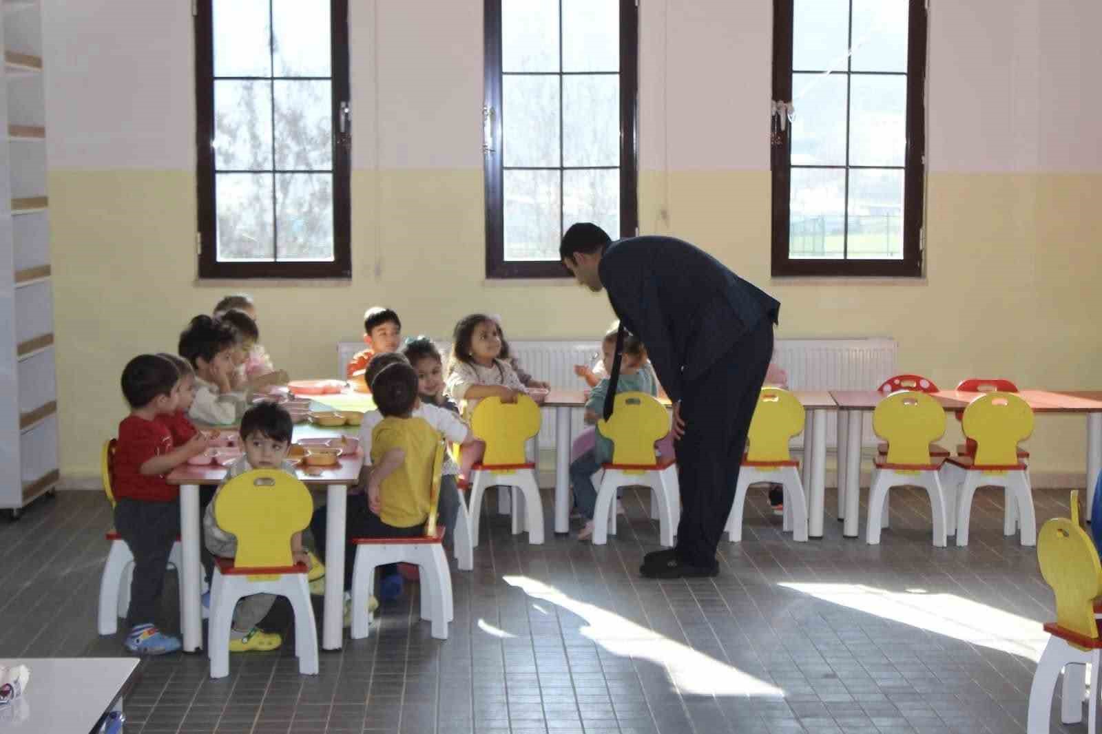 Osmaneli Kaymakamı Kılıç minik öğrencilerin oyun arkadaşı oldu
