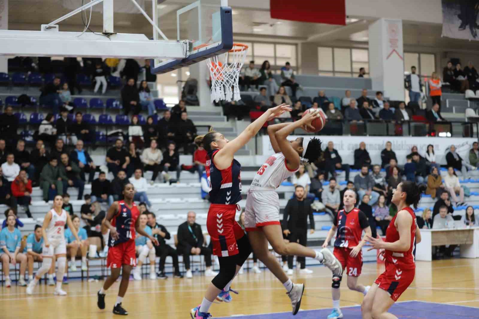 Manisa’nın tek kadın basketbol takımı, evinde yenilmiyor
