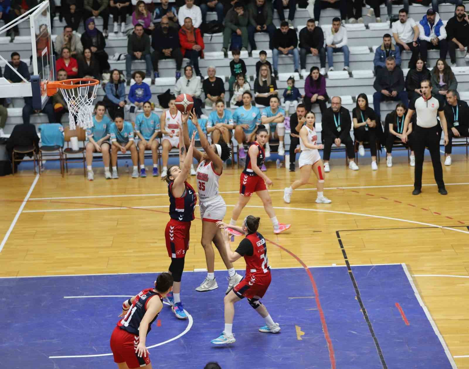 Manisa’nın tek kadın basketbol takımı, evinde yenilmiyor
