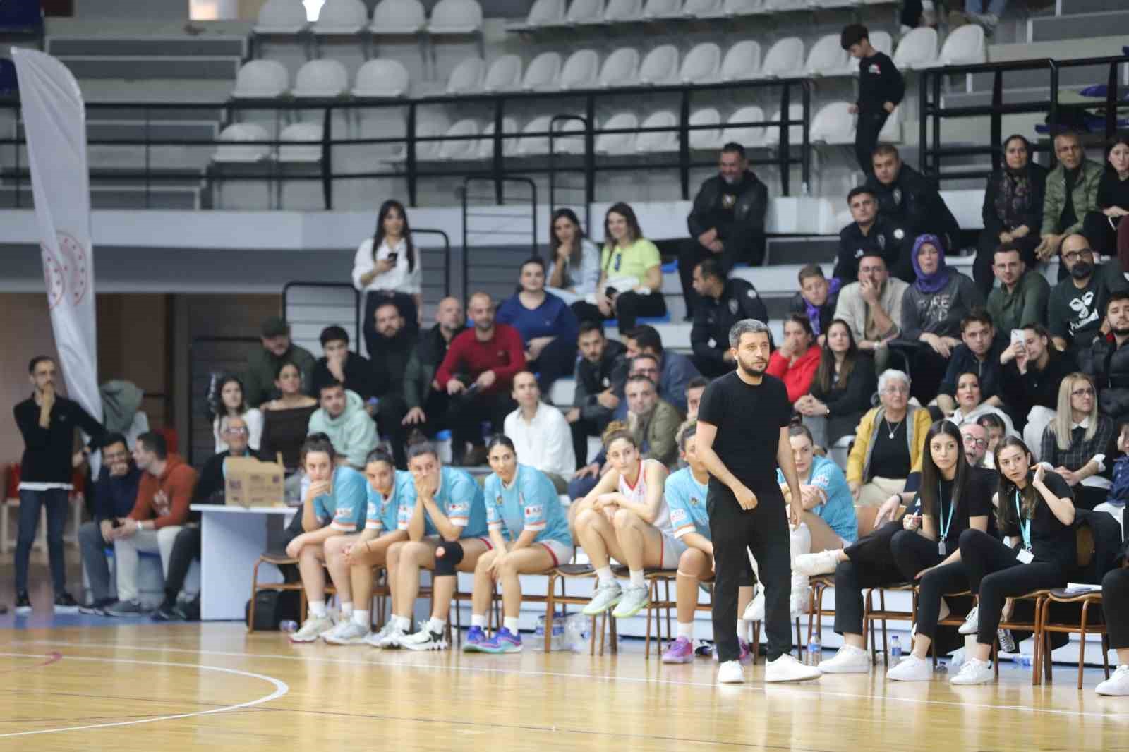 Manisa’nın tek kadın basketbol takımı, evinde yenilmiyor
