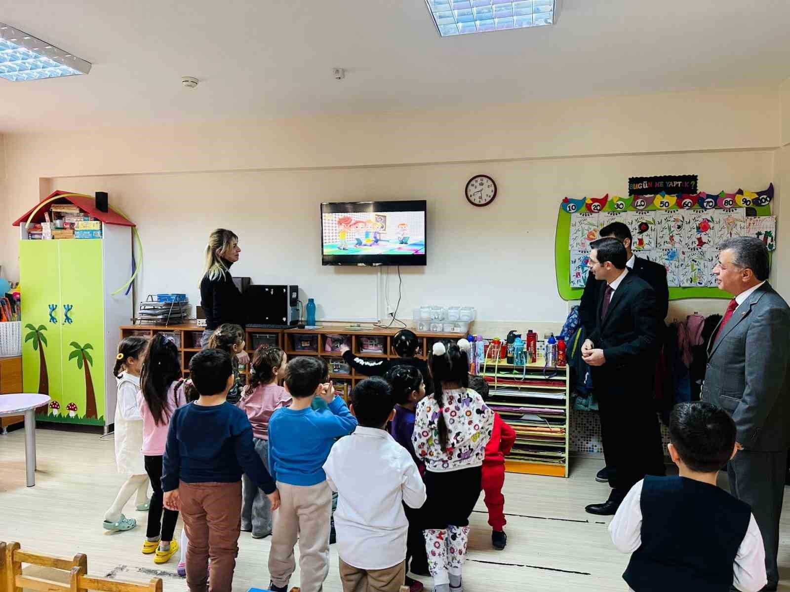 Bozdoğan Kaymakamı Polat, öğrencilerin eğitim süreçlerini yerinde inceledi
