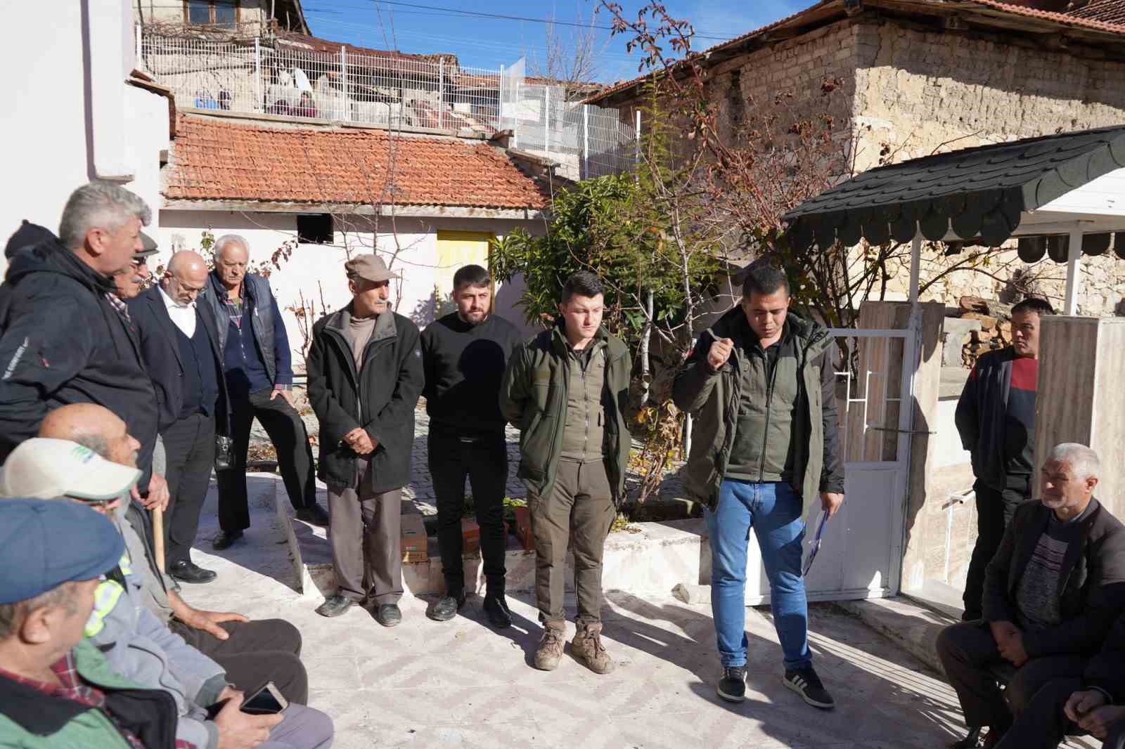 Kütahya’da orman köylülerine “Orman yangınları ile mücadele yöntemleri” konulu eğitim
