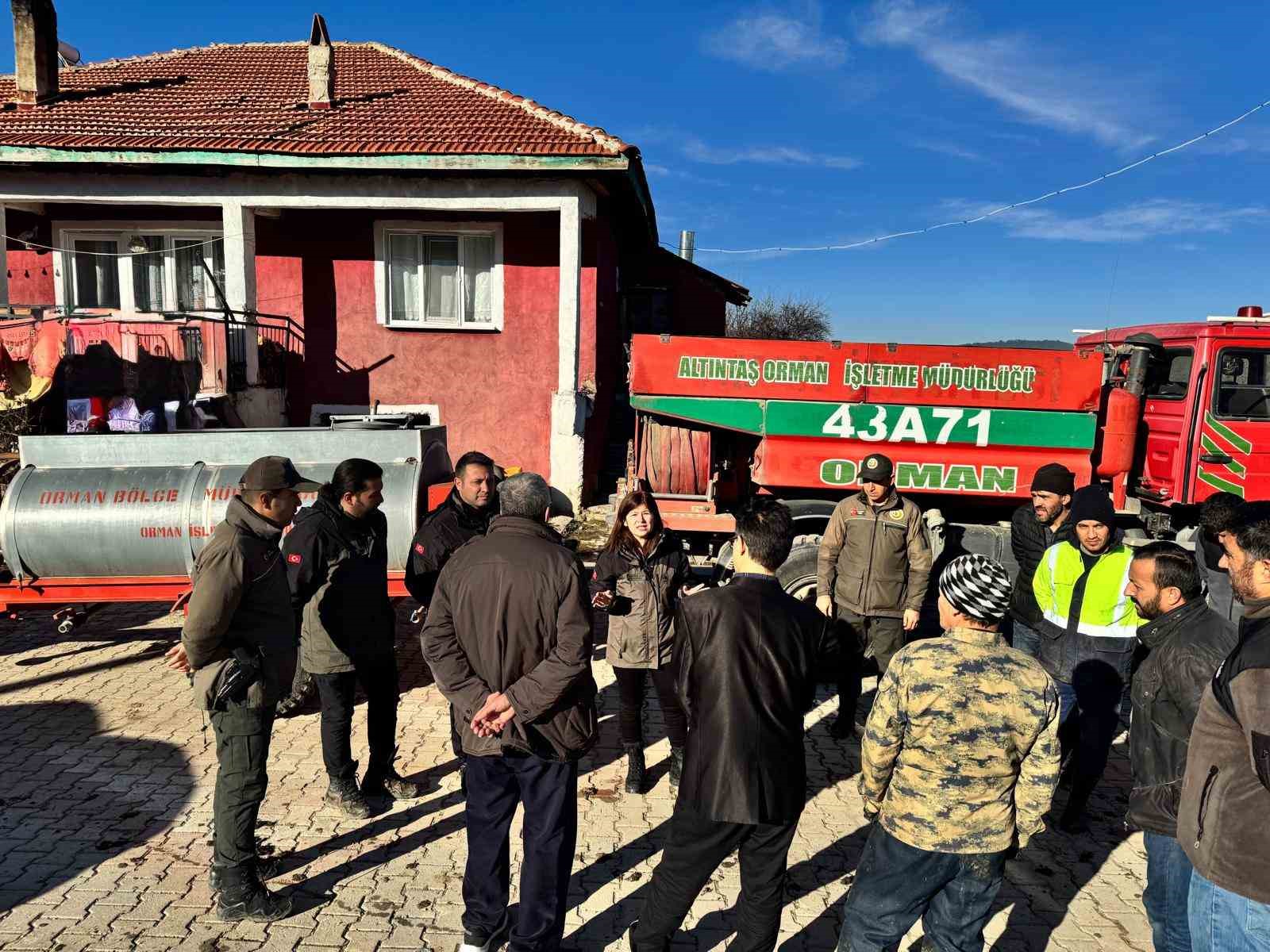 Kütahya’da orman köylülerine “Orman yangınları ile mücadele yöntemleri” konulu eğitim
