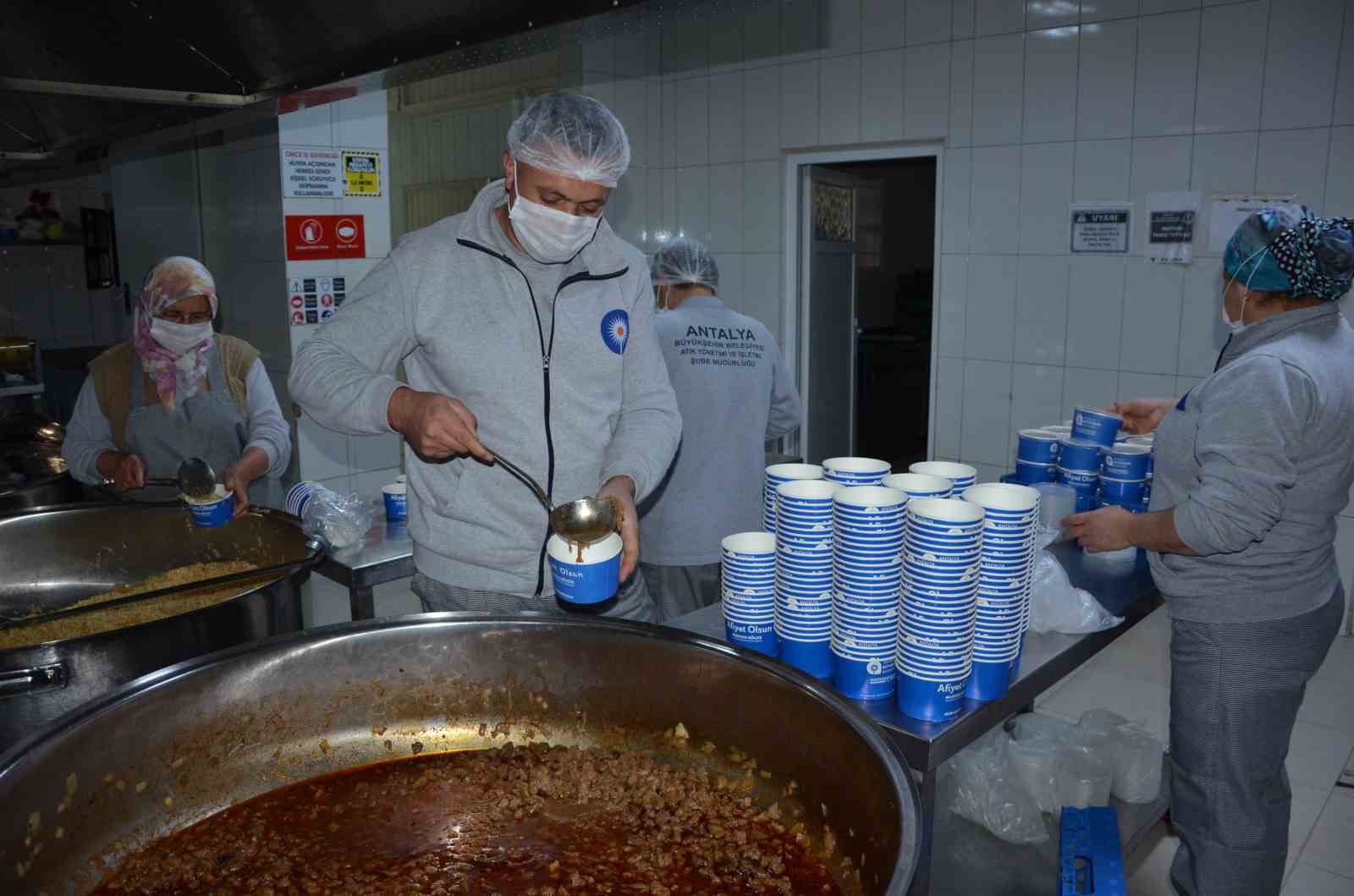 Alanya Aşevi ihtiyaç sahiplerini yalnız bırakmadı
