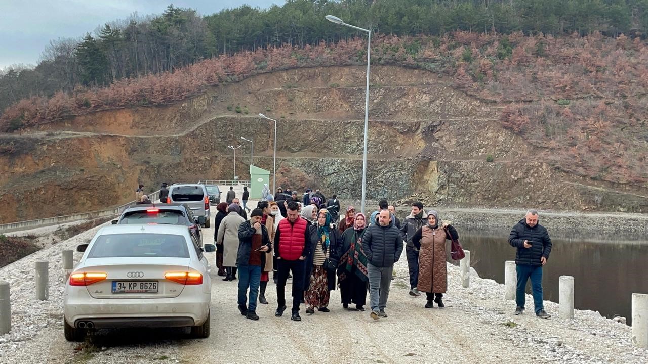 Dolu olmayan barajın suyunu paylaşmak istemeyen mahalleli DSİ’yi protesto etti
