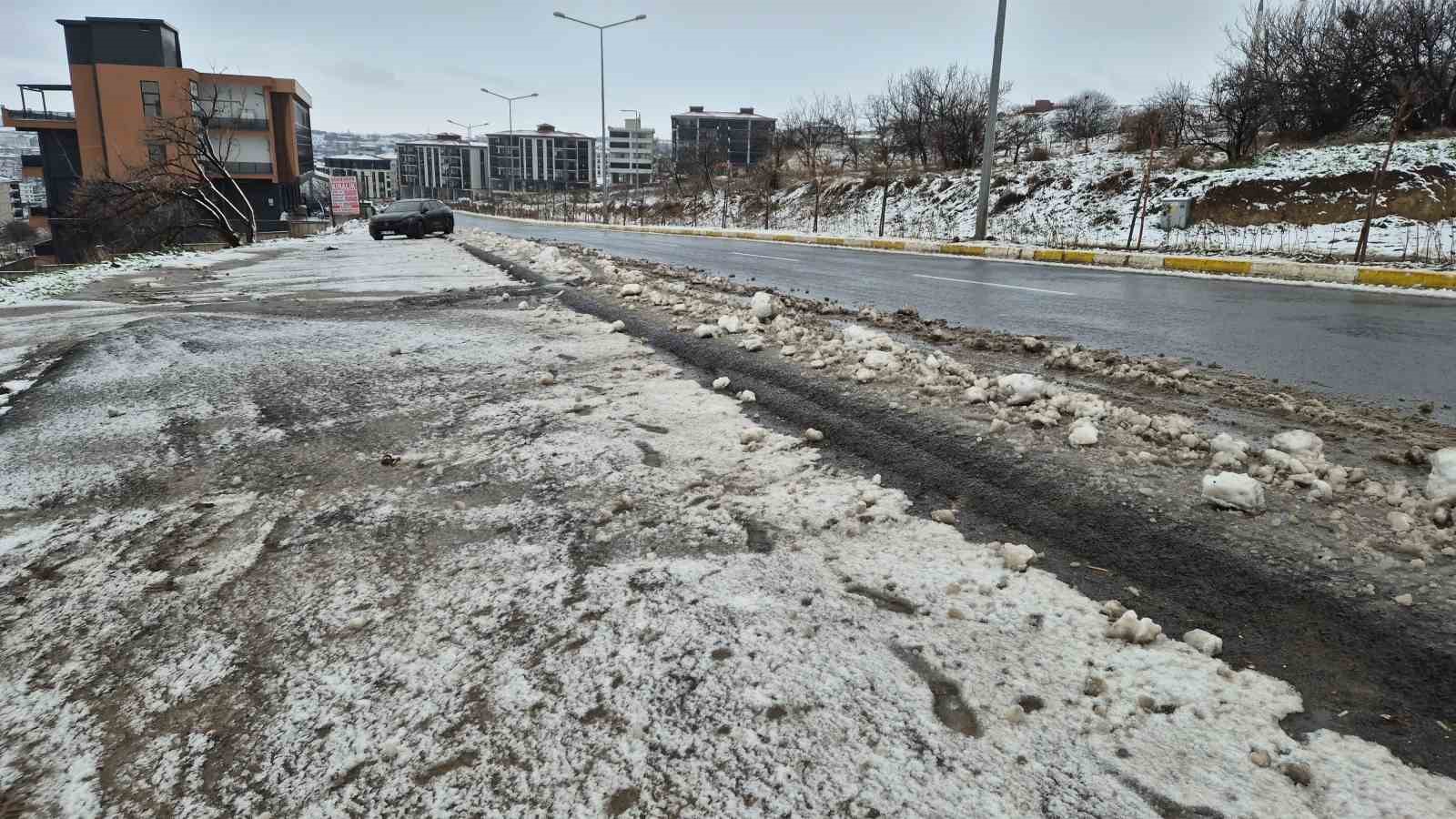 Tekirdağ’da kar yağışı, 2 farklı atmosfer yaşandı
