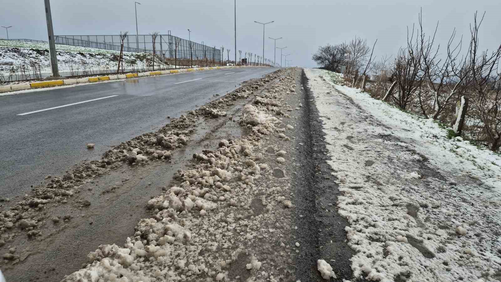 Tekirdağ’da kar yağışı, 2 farklı atmosfer yaşandı
