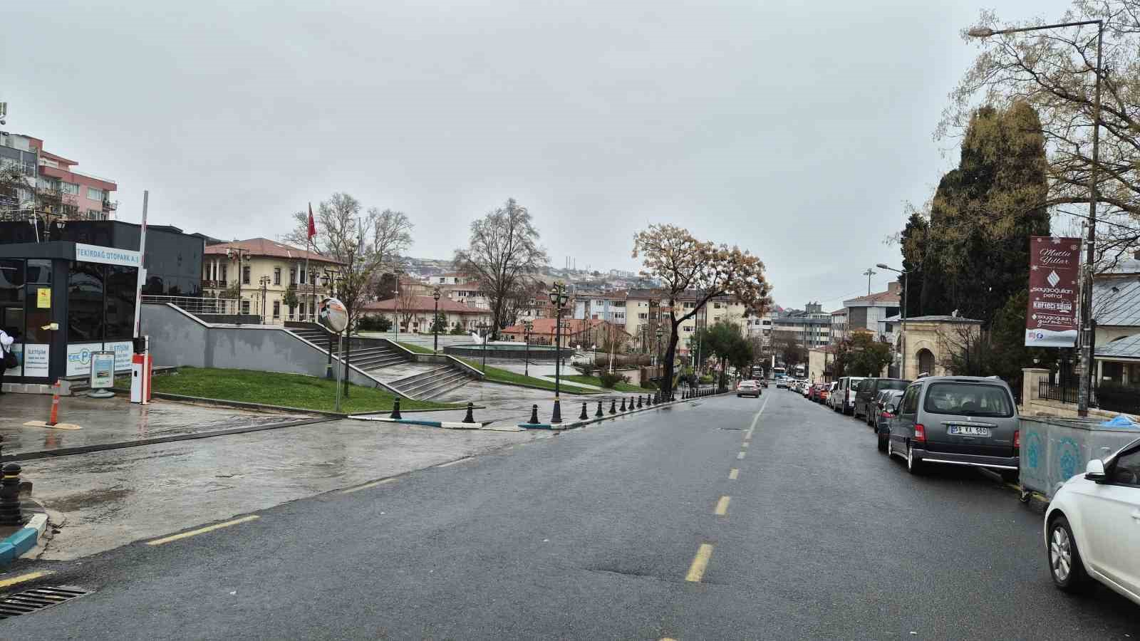 Tekirdağ’da kar yağışı, 2 farklı atmosfer yaşandı
