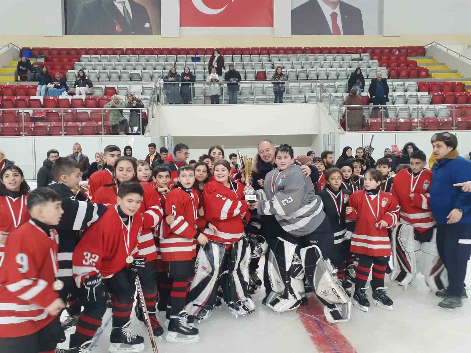 Buz Hokeyinde şampiyon Erzurum
