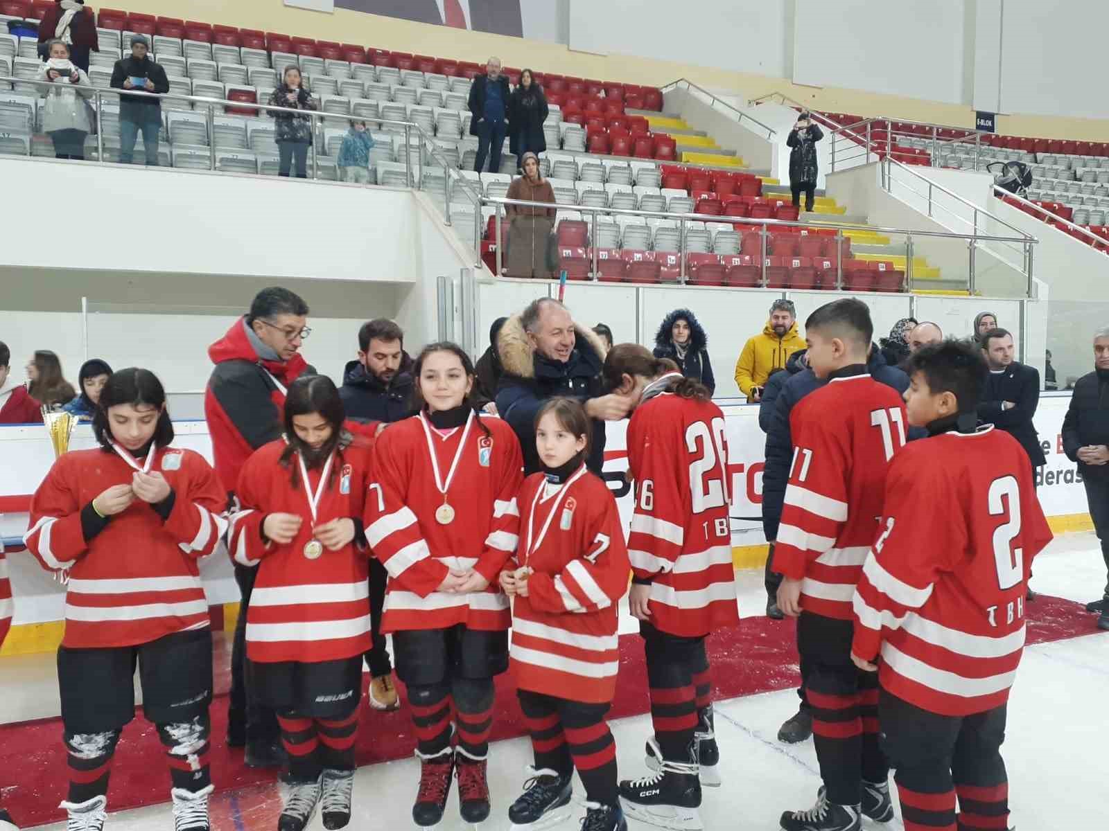 Buz Hokeyinde şampiyon Erzurum
