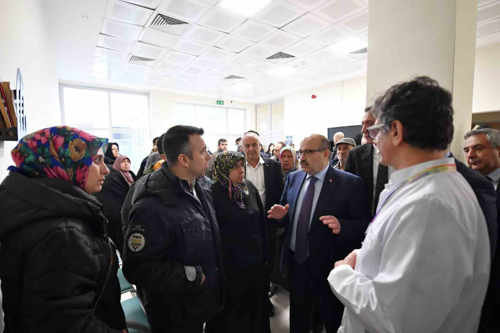 Gönen’deki servis kazası sonrası Vali Ustaoğlu’ndan hastane ziyareti
