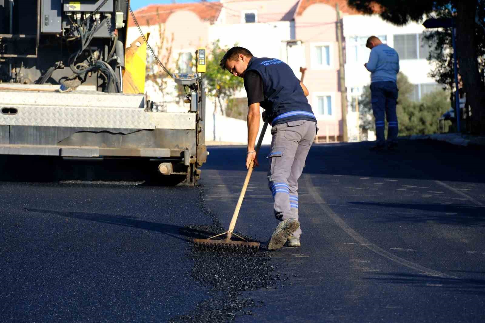 Asfalt çalışmaları devam ediyor
