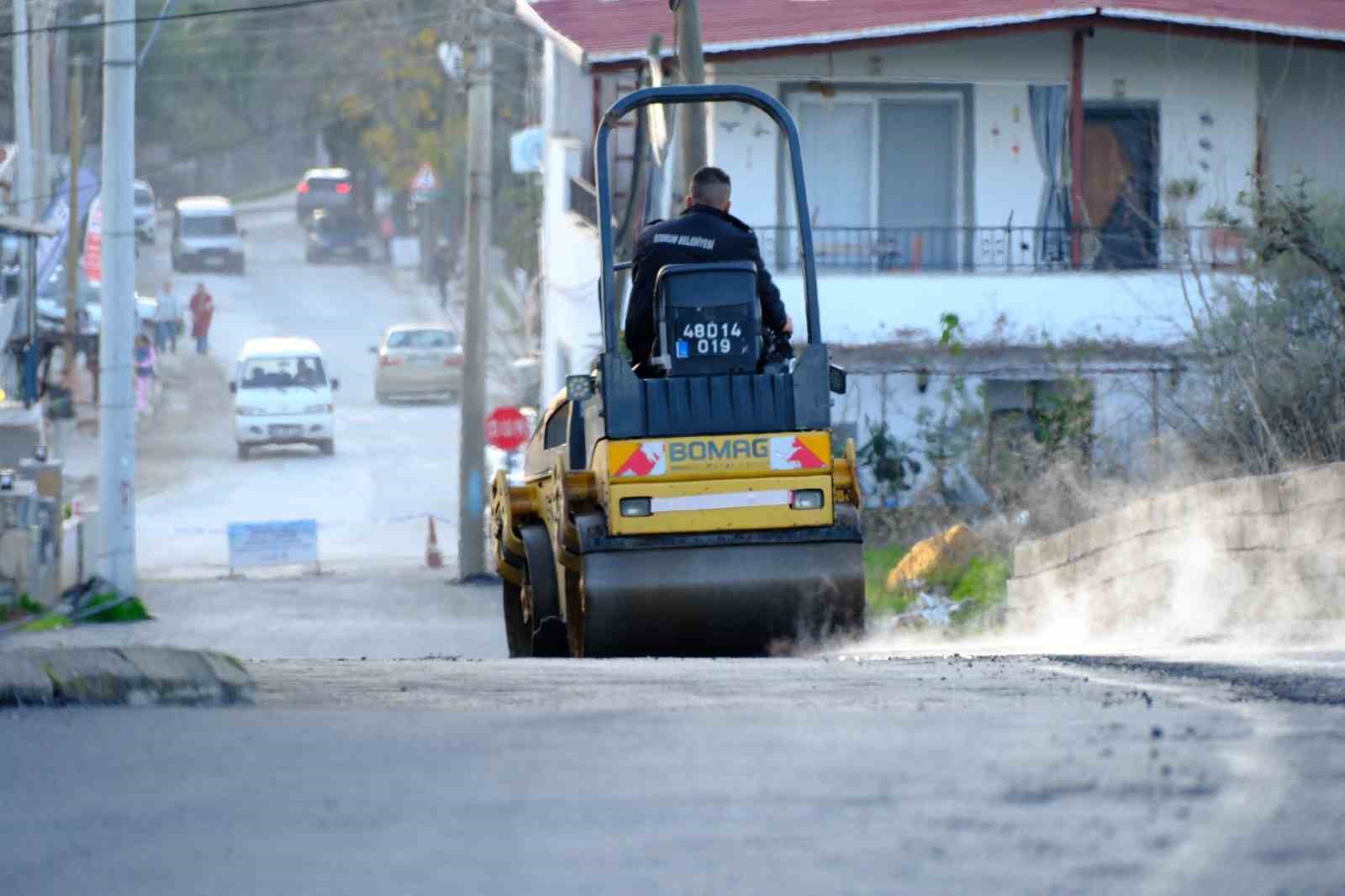 Asfalt çalışmaları devam ediyor
