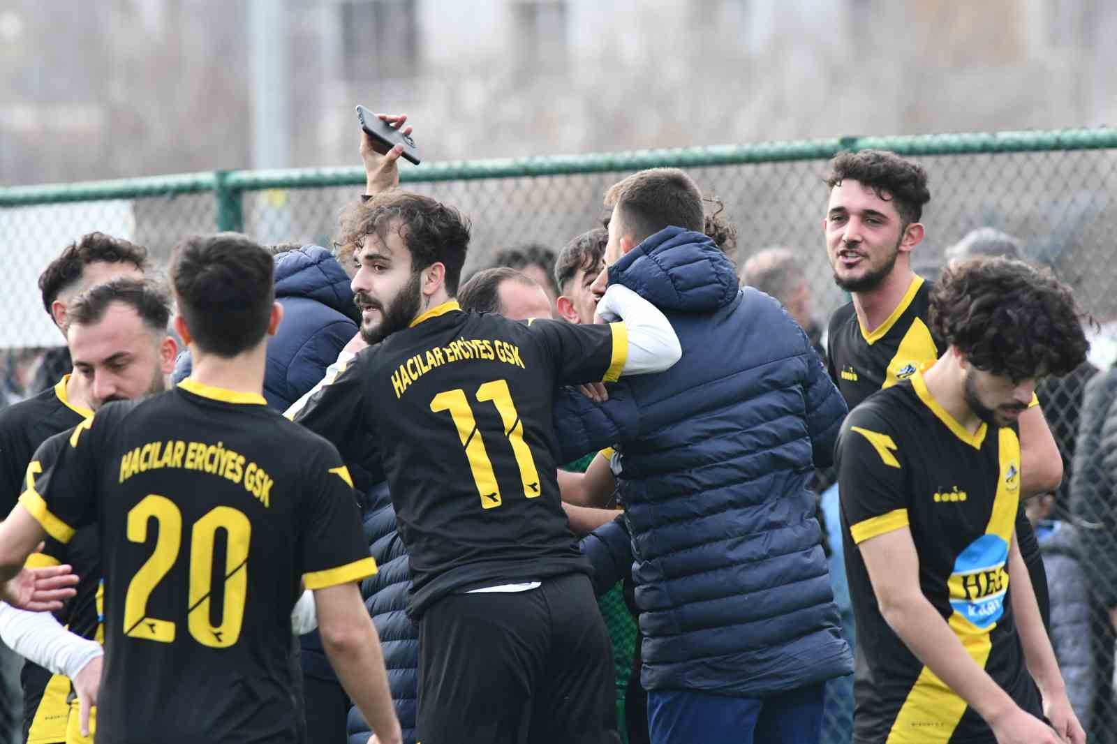 Kayseri Şeker Süper Amatör Küme: Amaratspor: 2 - Hacılar Erciyesspor: 3
