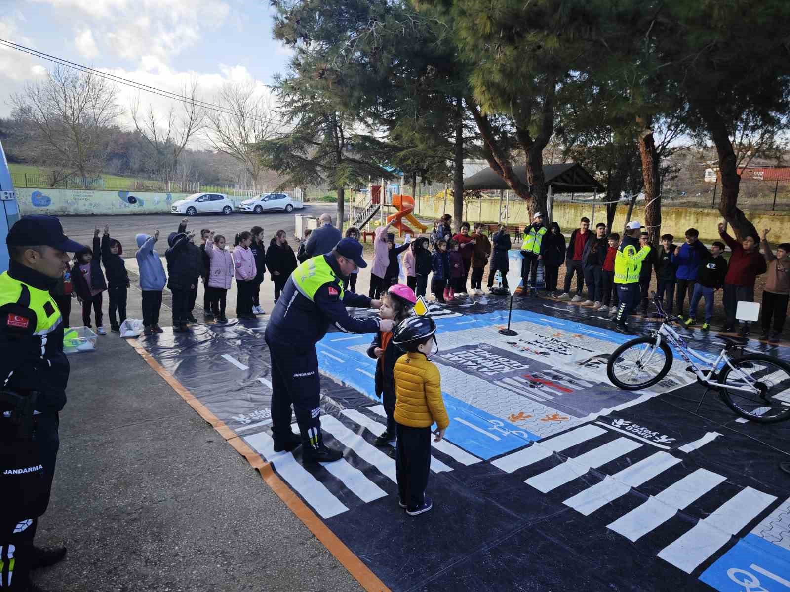 Öğrencilere trafik eğitimi
