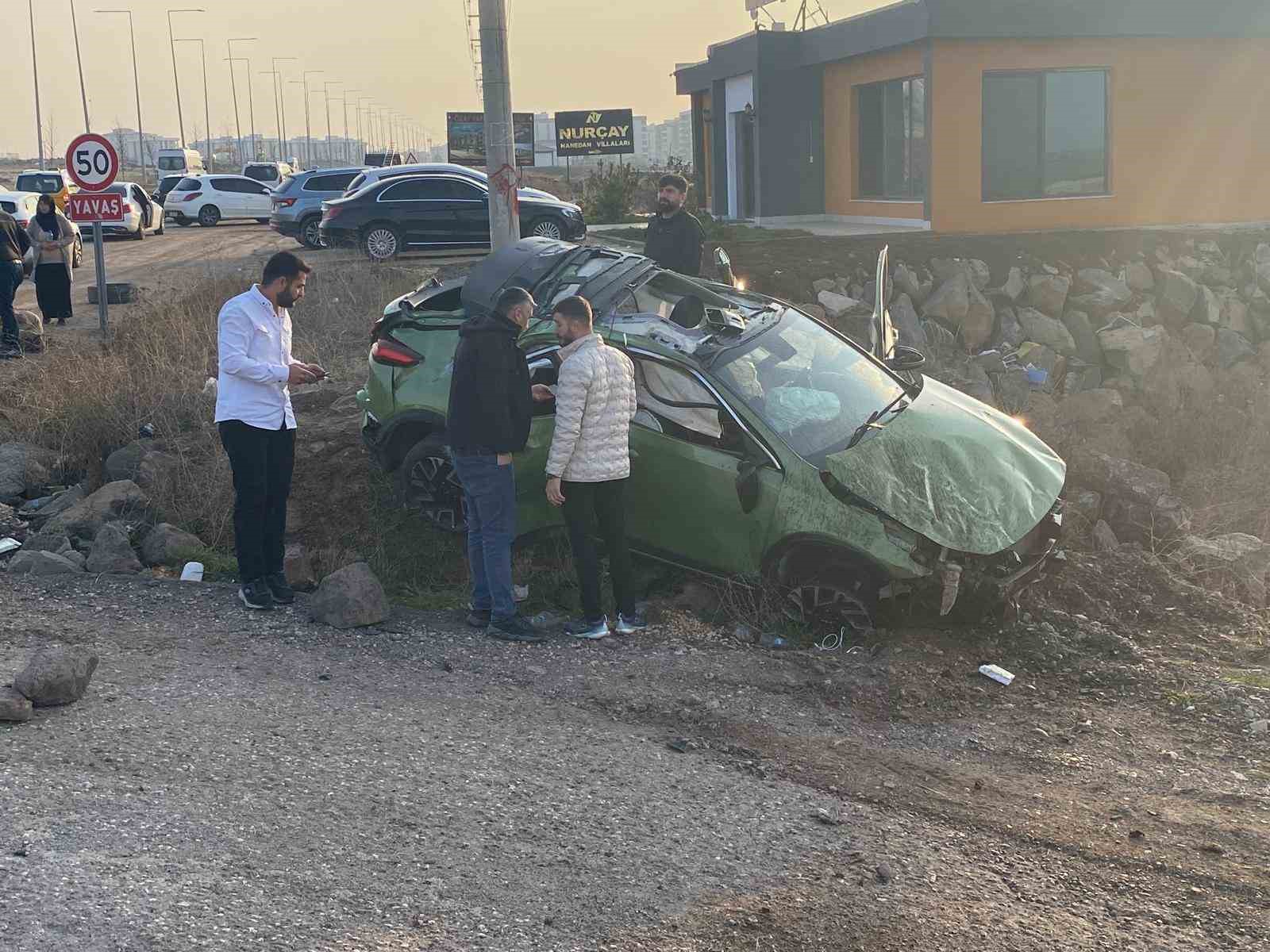 Diyarbakır’da otomobil takla attı: 3 yaralı
