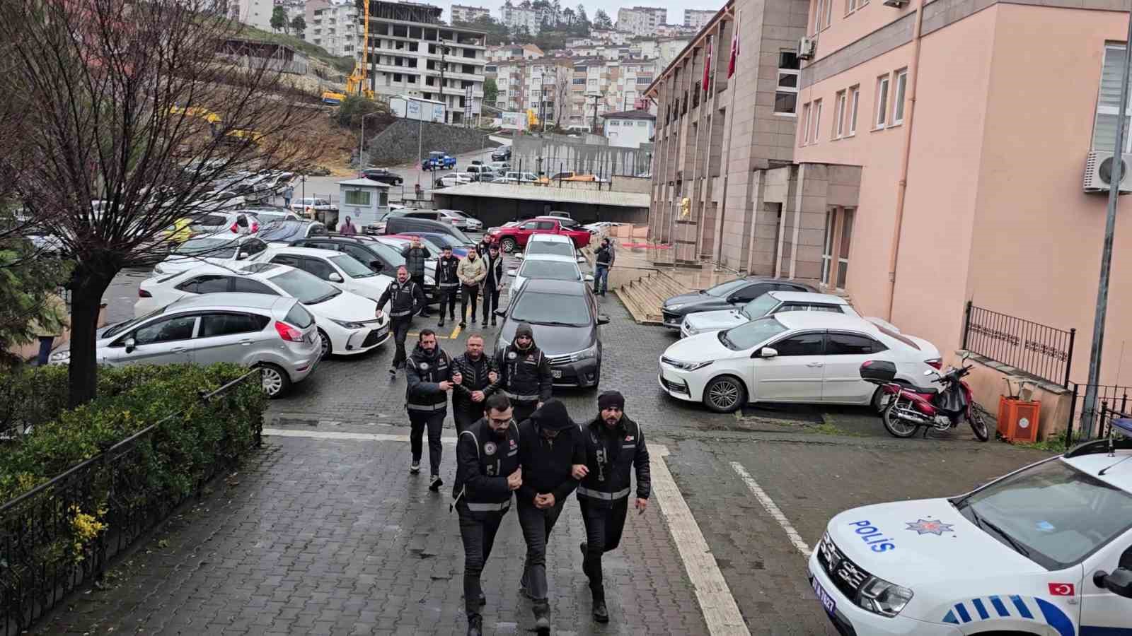 Polisin 4 aylık takibiyle düzenlenen tefeci operasyonunda kuyumcu tutuklandı
