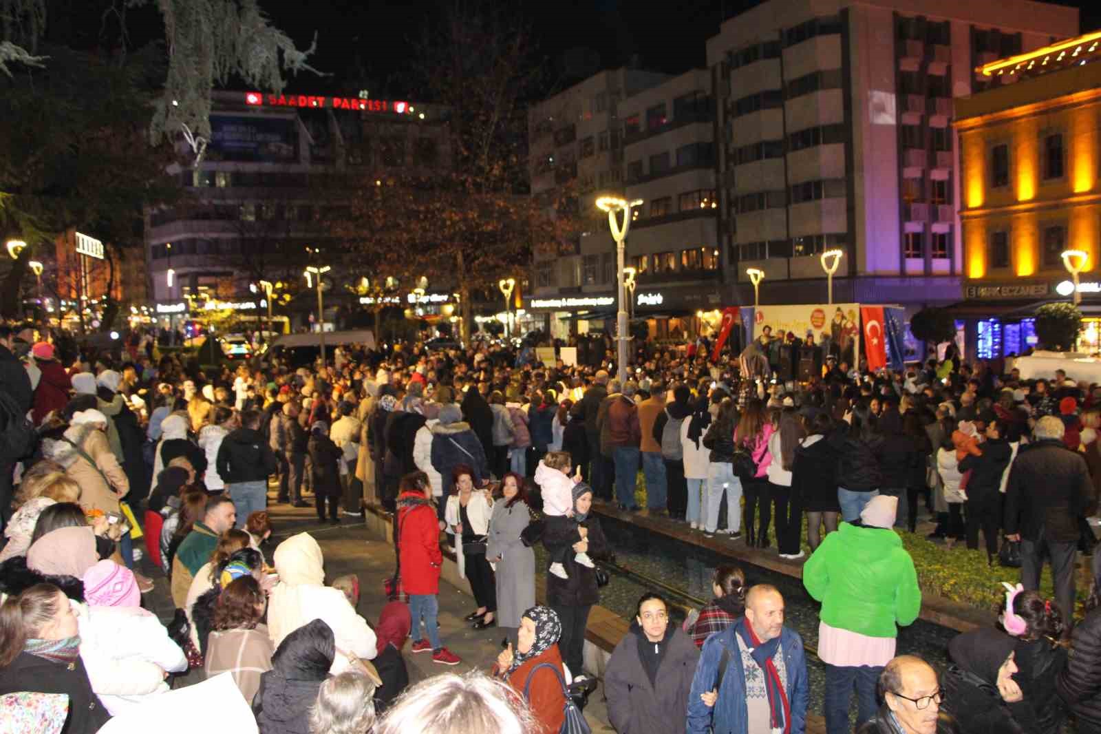 Kostümleri giyindiler, Kalandar’ı kutladılar
