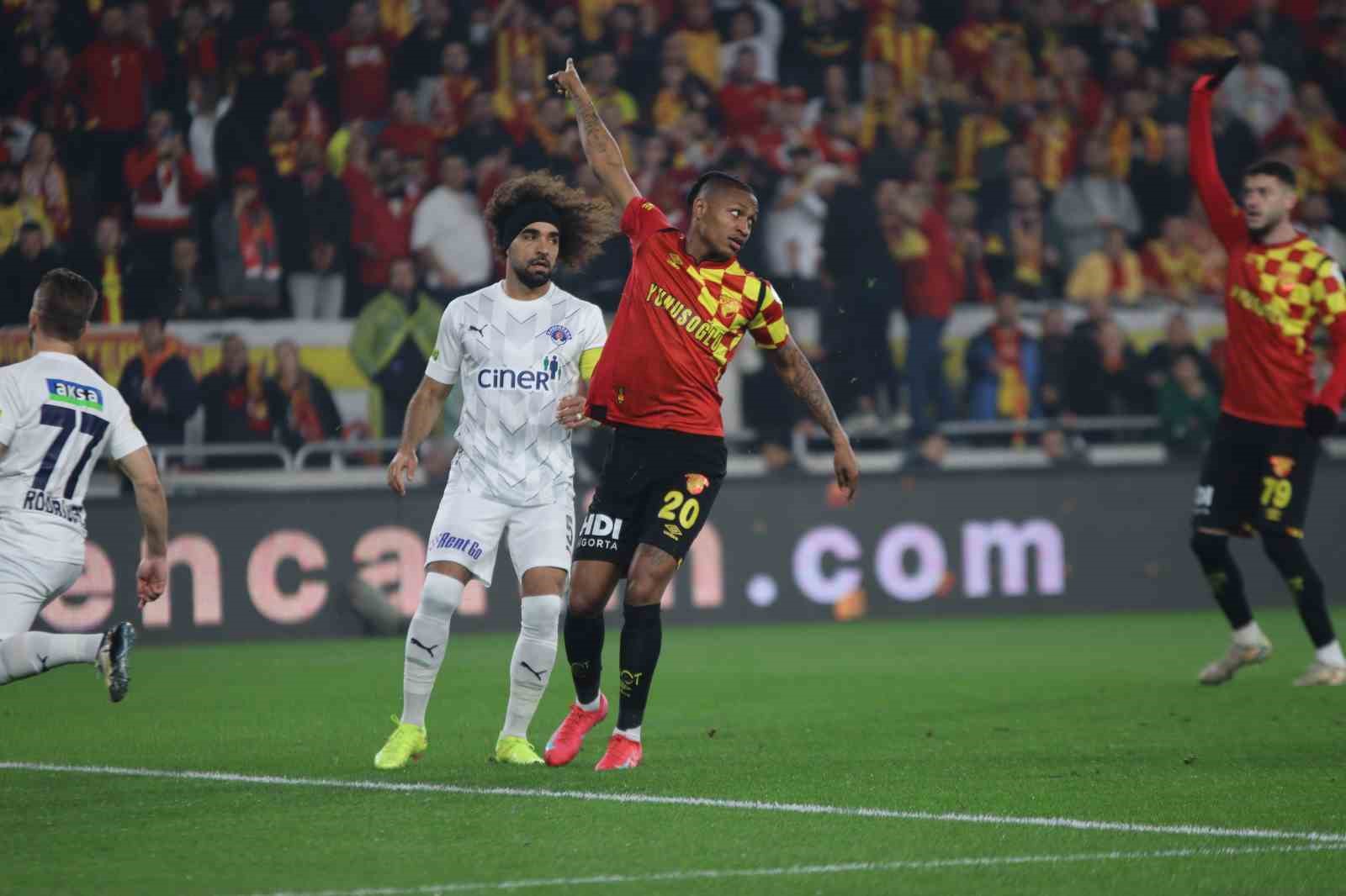 Trendyol Süper Lig: Göztepe: 1 - Kasımpaşa: 0 (İlk yarı)
