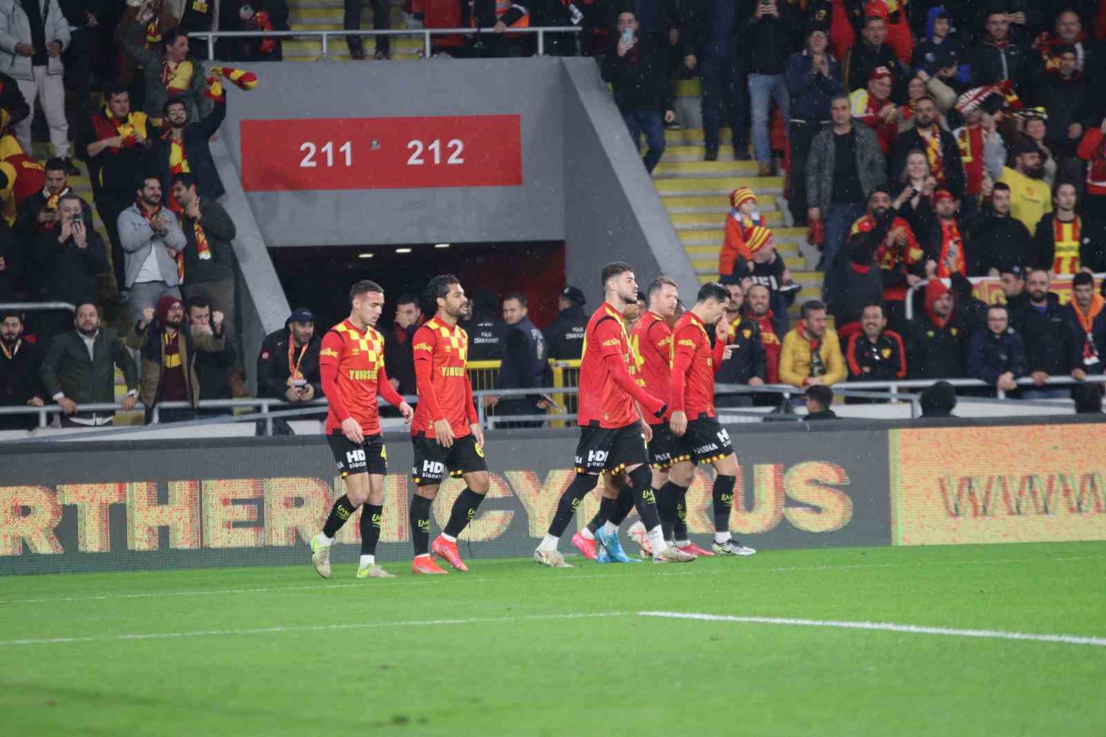 Trendyol Süper Lig: Göztepe: 1 - Kasımpaşa: 0 (İlk yarı)
