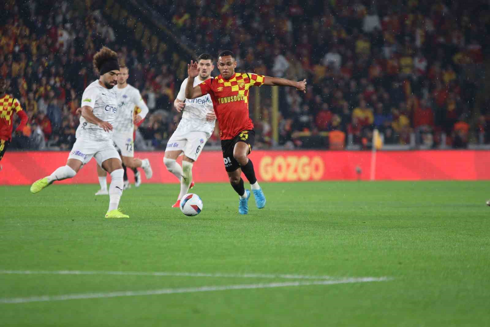 Trendyol Süper Lig: Göztepe: 1 - Kasımpaşa: 0 (İlk yarı)
