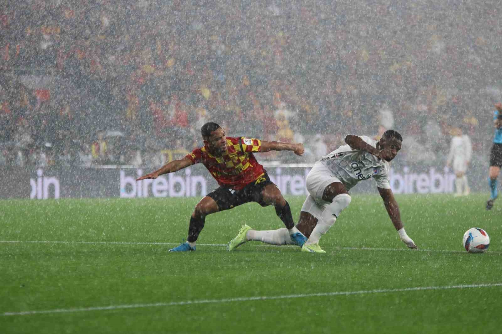 Trendyol Süper Lig: Göztepe: 1 - Kasımpaşa: 0 (İlk yarı)
