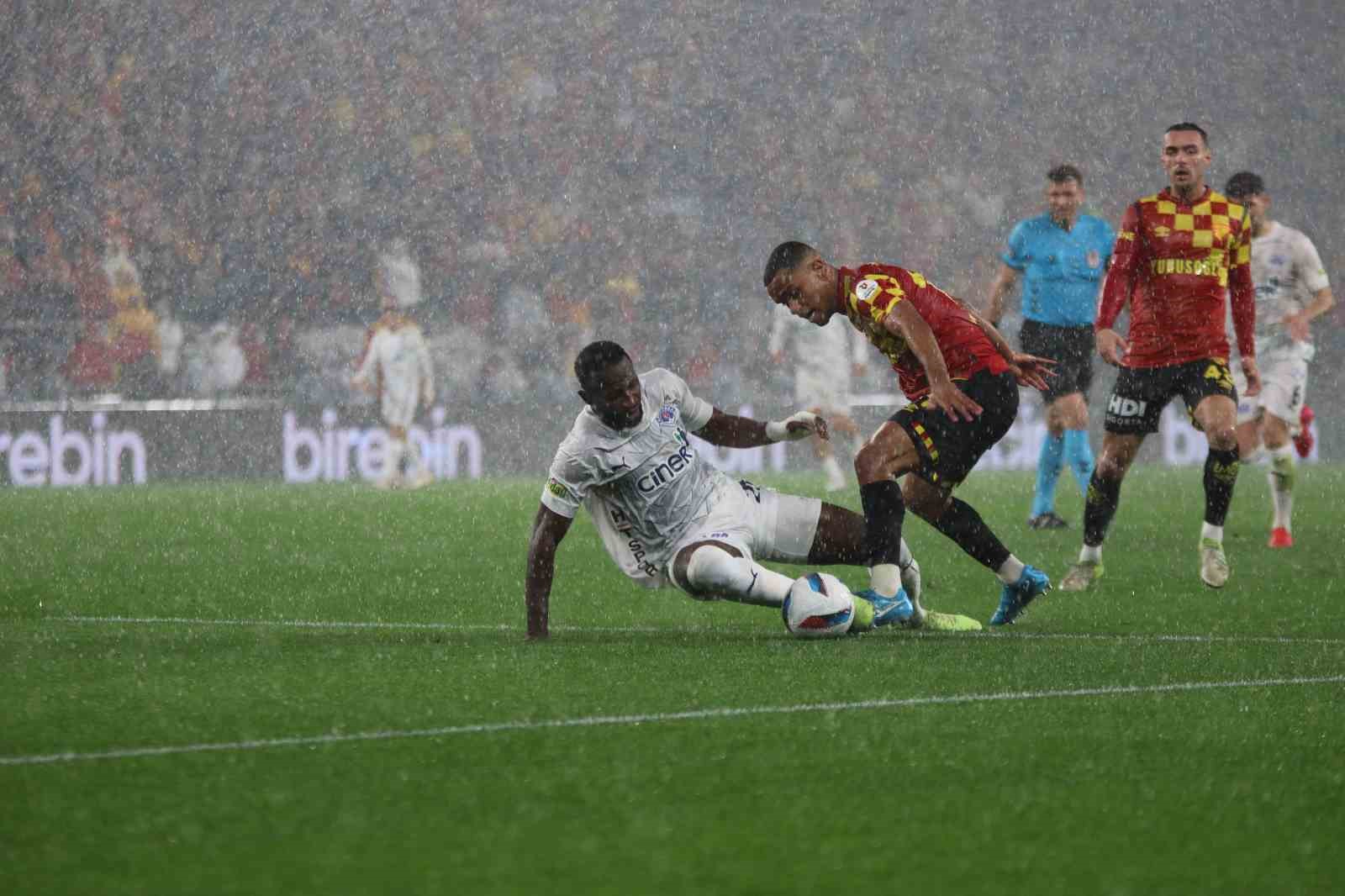 Trendyol Süper Lig: Göztepe: 1 - Kasımpaşa: 0 (İlk yarı)
