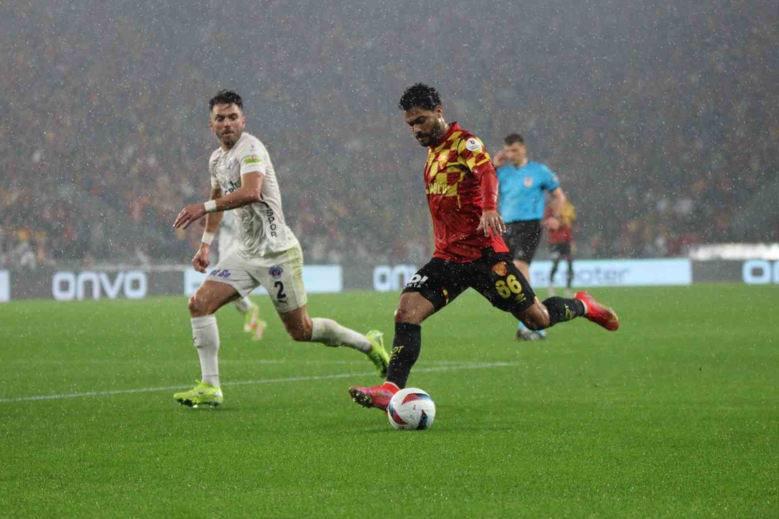 Trendyol Süper Lig: Göztepe: 1 - Kasımpaşa: 0 (İlk yarı)
