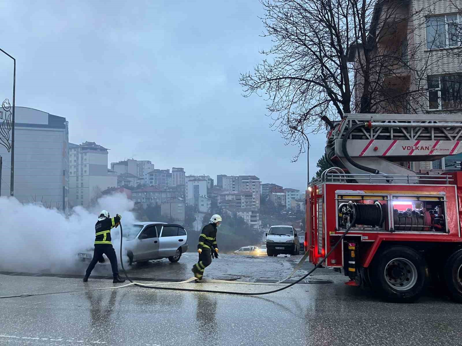 Bilecik’te seyir halindeki otomobil alev alev yandı
