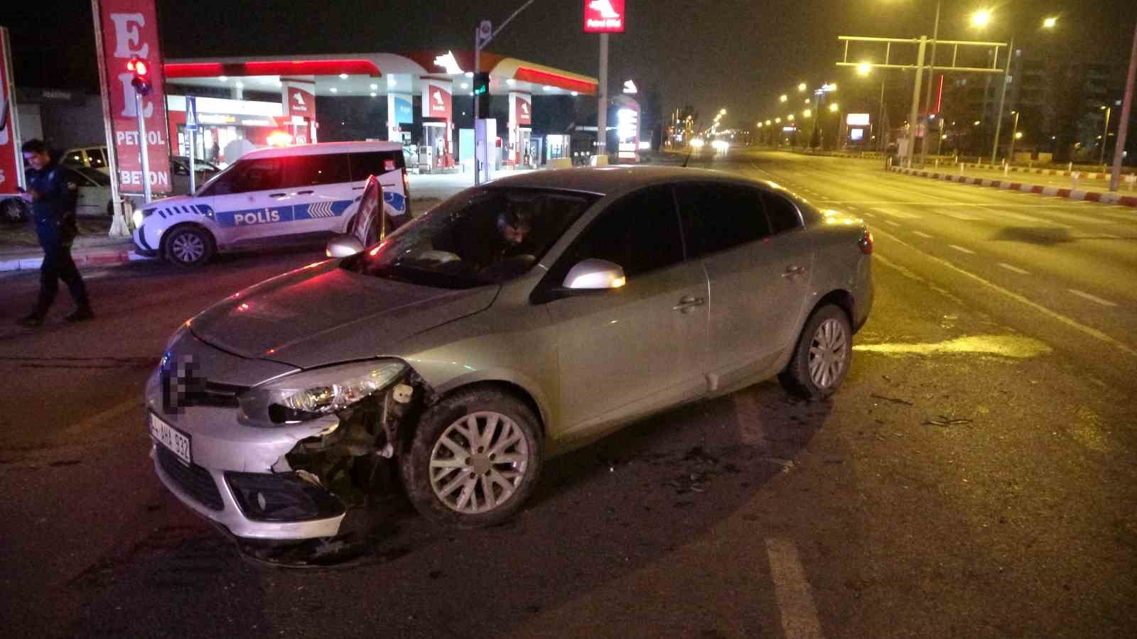 Malatya’da hafif ticari araç otomobille çarpıştı: 2 yaralı
