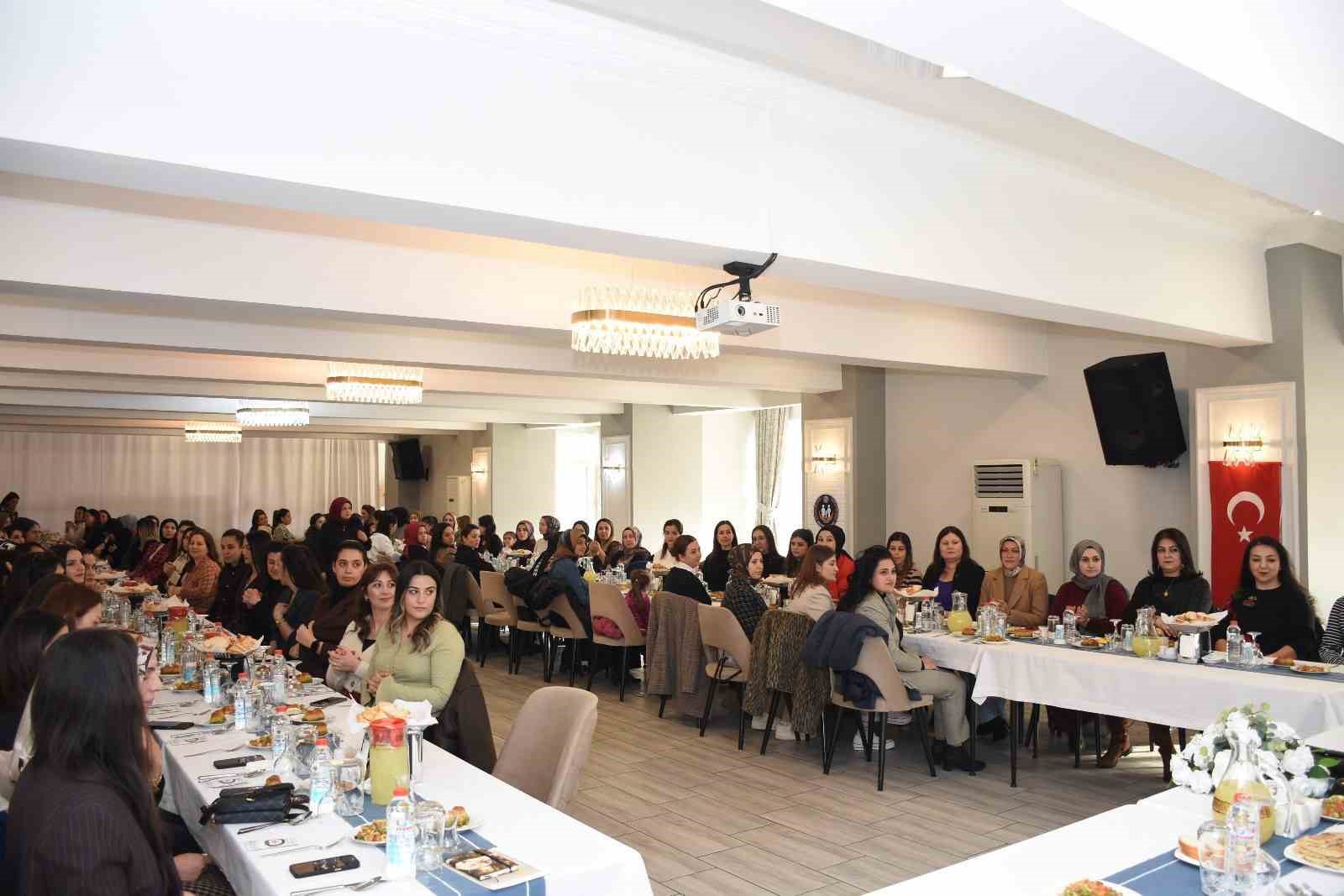 Erzincan’da polis eşleri buluştu
