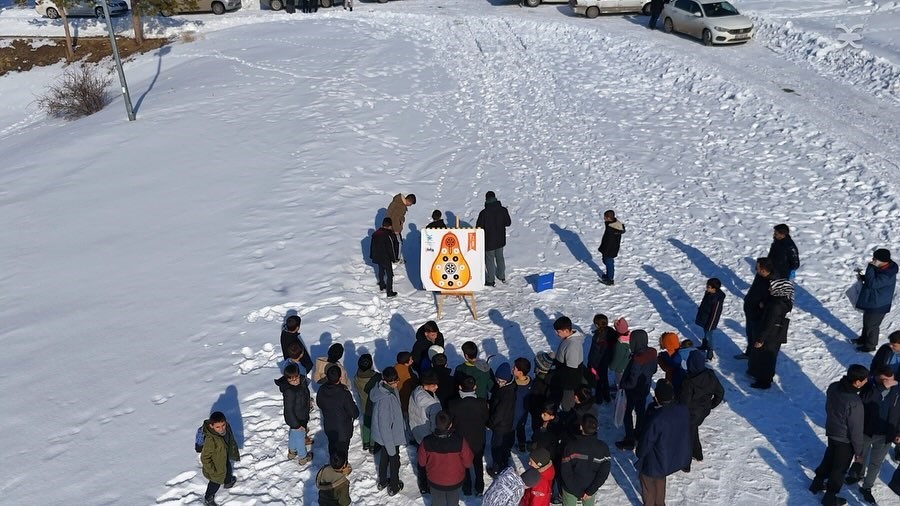 Tabyalarda köklerden göklere
