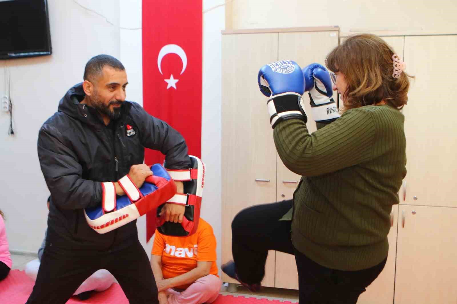 Bayraklı’da kadınlar savunma eğitimi aldı
