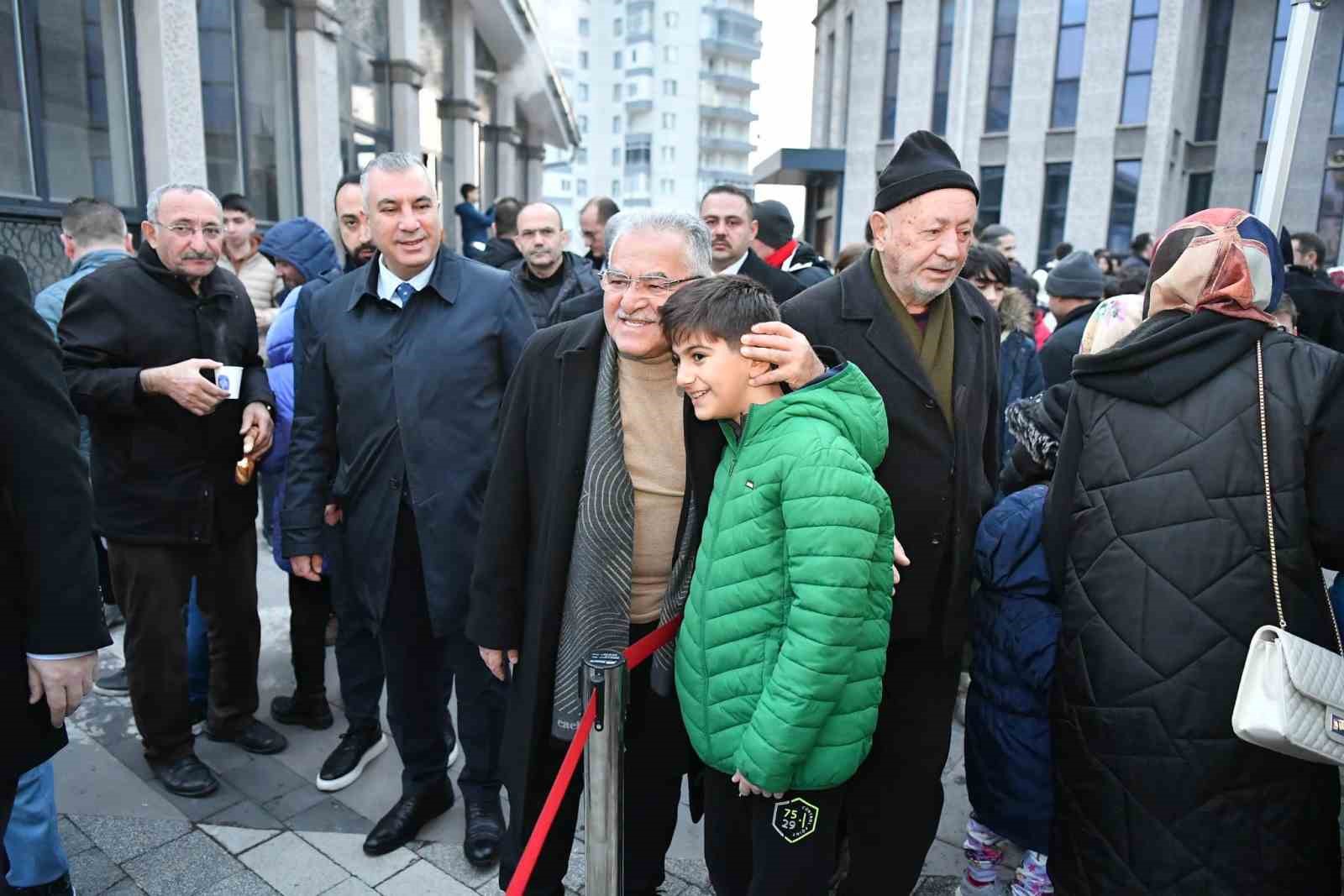 Başkan Büyükklıç, sabah namazı buluşmasında çocuklarla bir araya geldi
