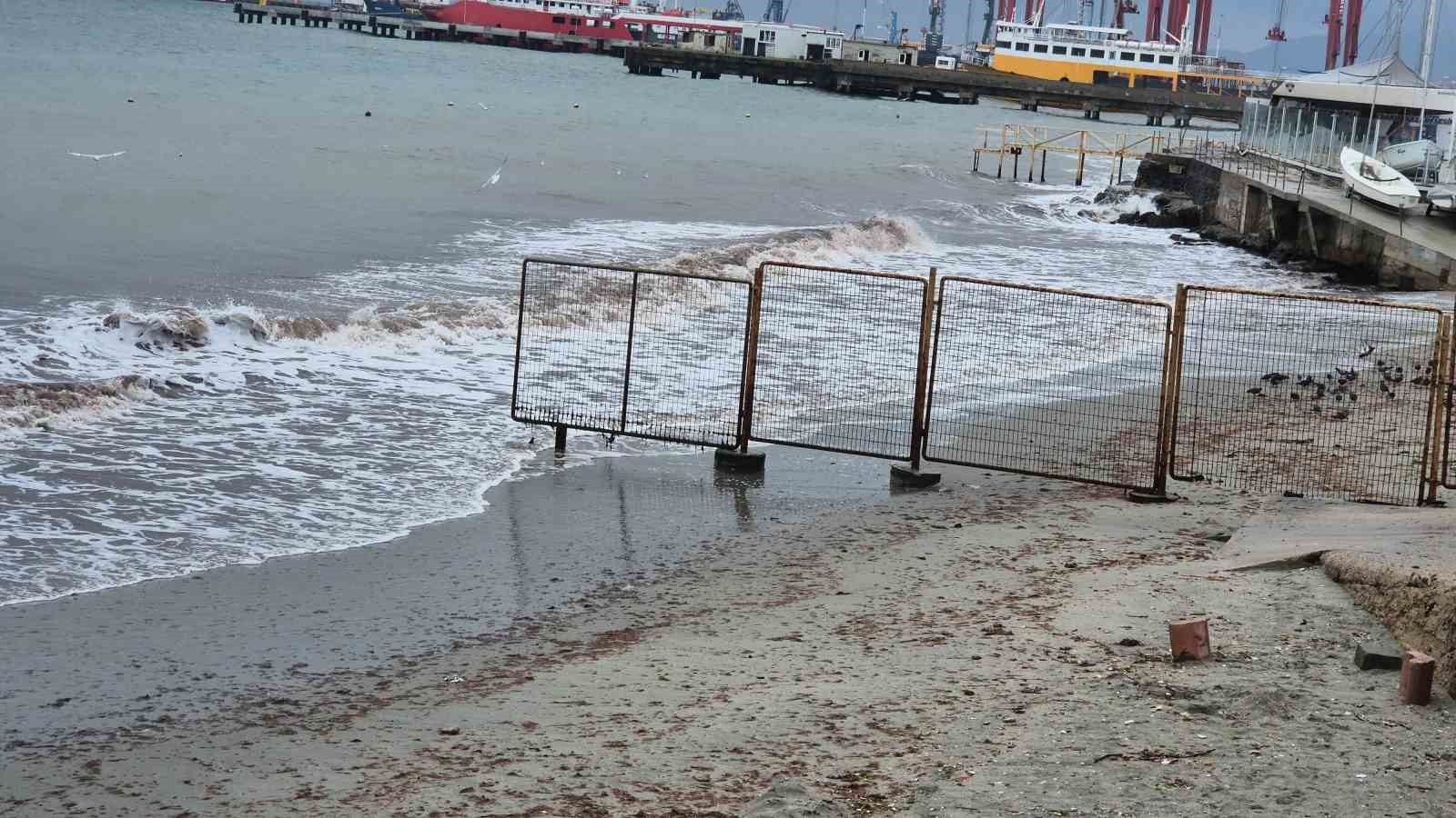 Poyraz fırtınası nedeniyle balıkçılar denize açılamadı
