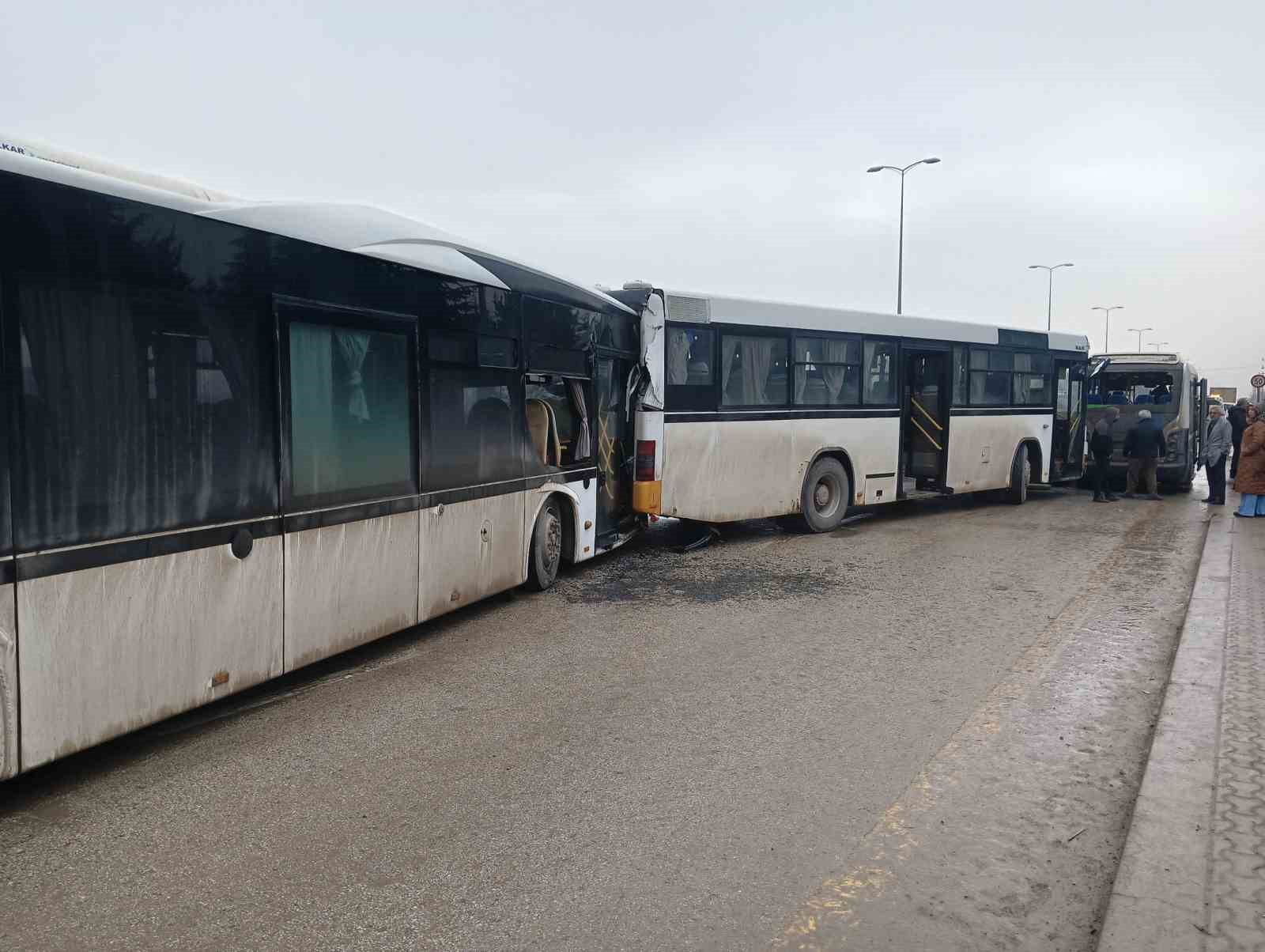 Ankara’da 4 araçlı zincirleme kazada yaralı sayısı 33’e yükseldi
