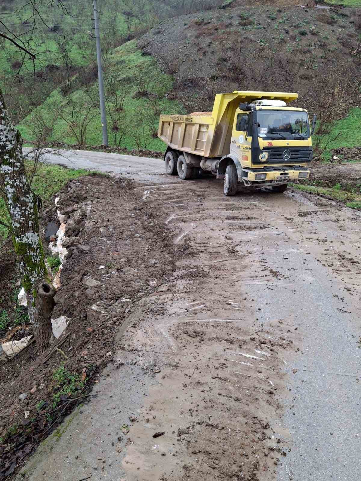 Heyelan bölgesinde anında çalışma
