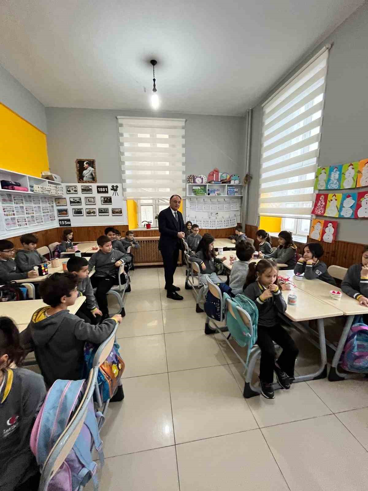 Sinop İstiklal İlkokulunda “Gönülden Gönül’e Kumbarası” projesi
