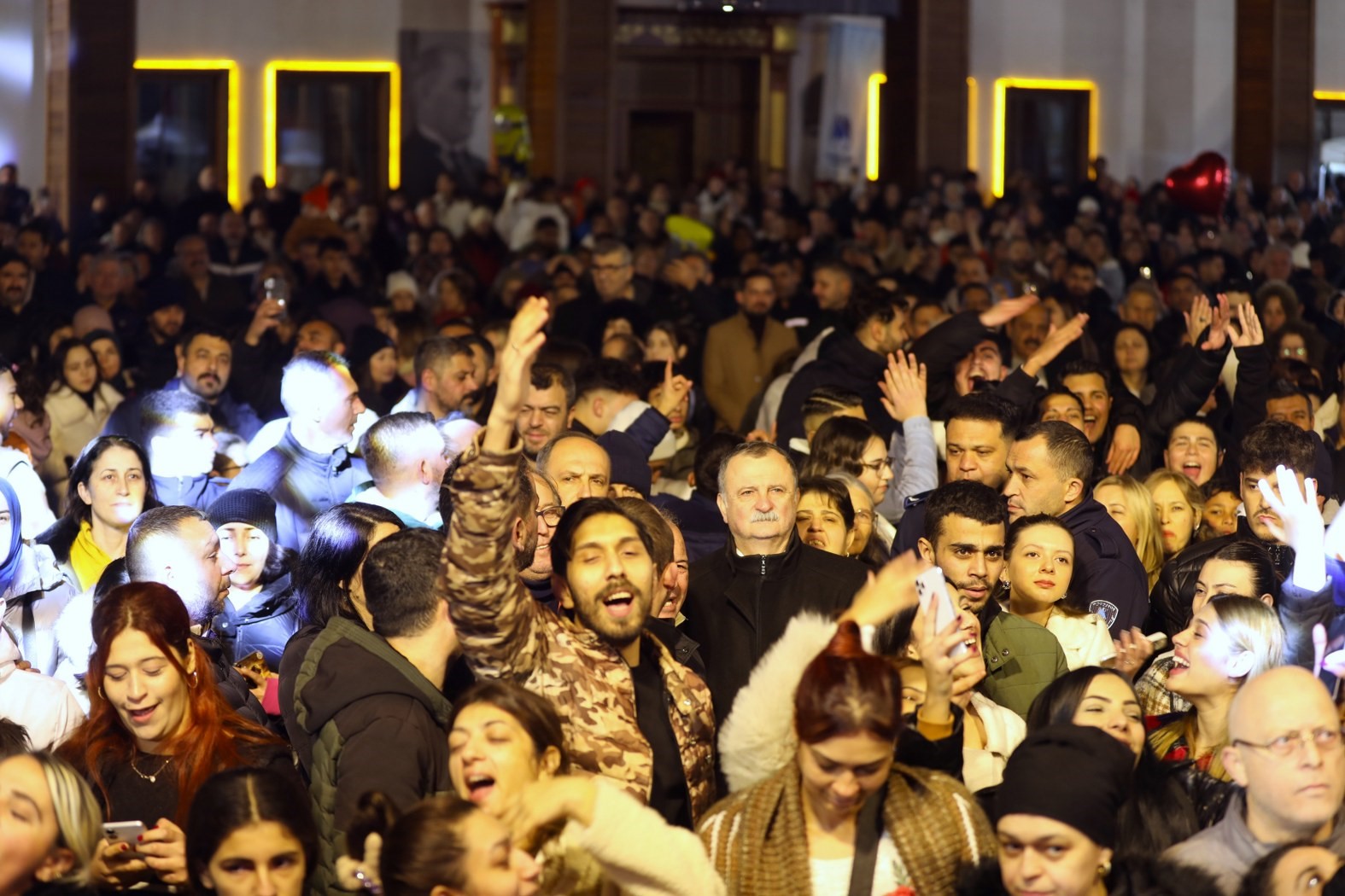 Yunusemre’de binlerce vatandaş kültür sanatla buluştu
