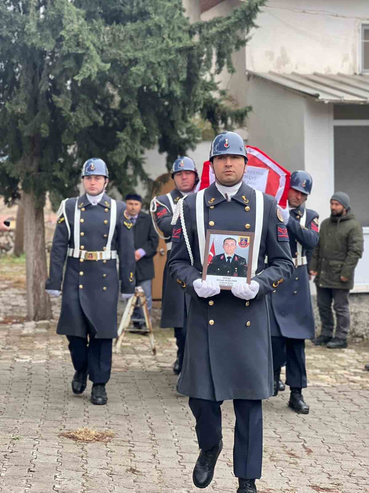 Hayatını kaybeden Jandarma Uzman Çavuş Kızılyar, son yolculuğuna uğurlandı
