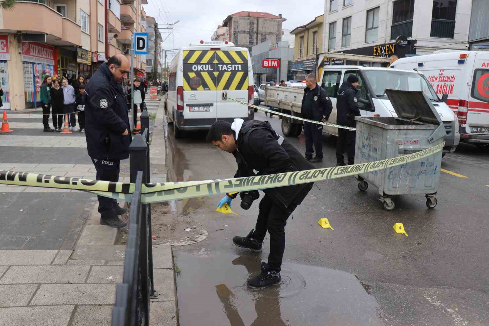 Şehrin göbeğinde silahlı saldırı: Kurşun yağdırıp olay yerinden kaçtı
