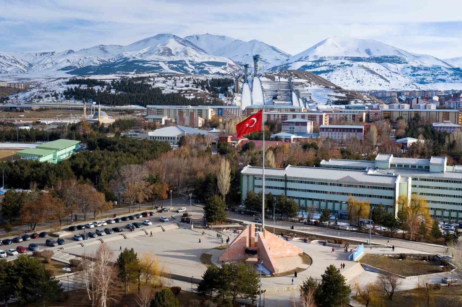 Atatürk Üniversitesi’nin ÜNİDES Başarısı; Gençler geleceğe iz bırakıyor
