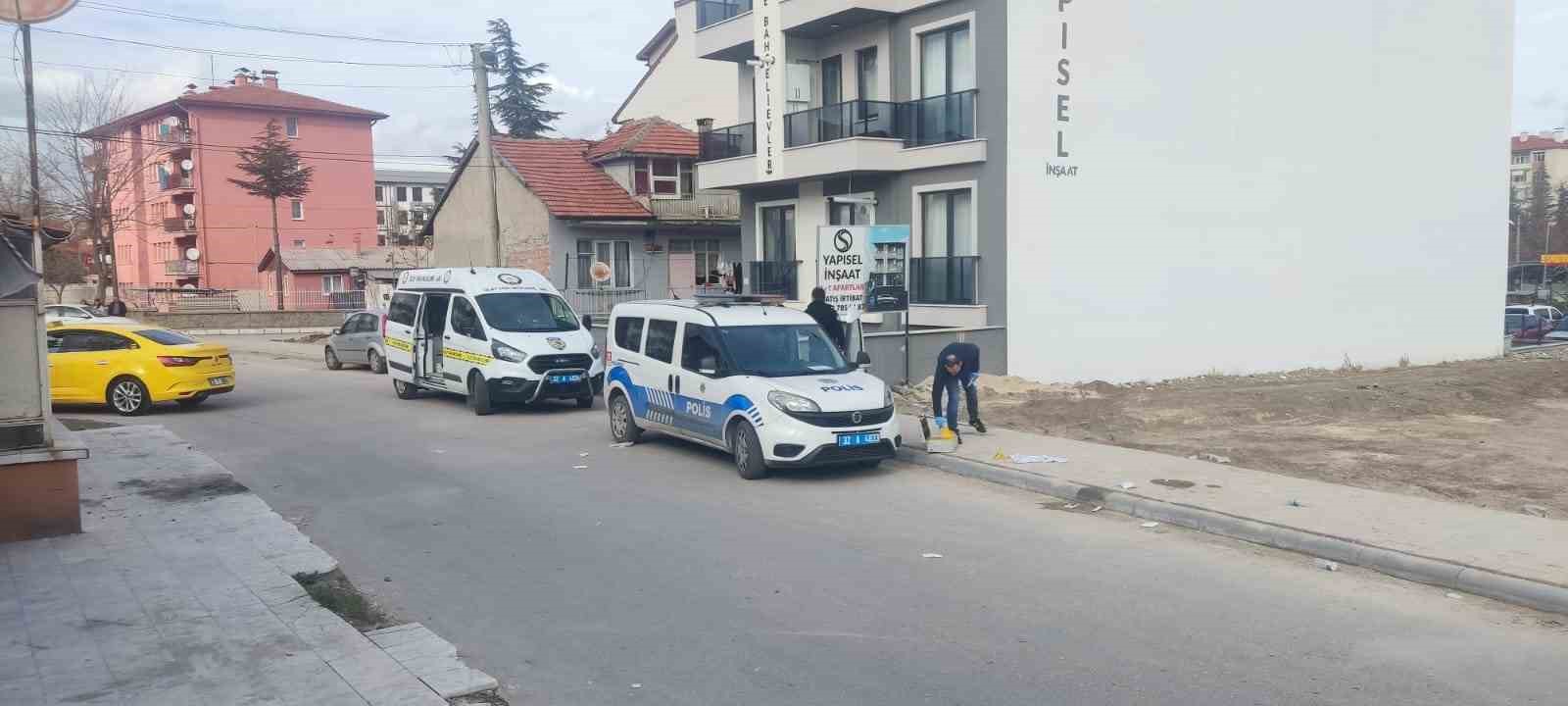 Isparta’da bıçaklı kavga: 1’i ağır 4 yaralı
