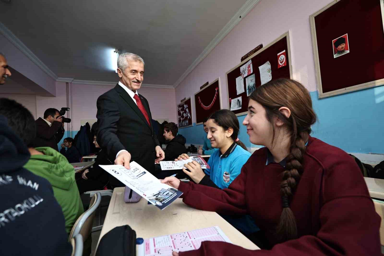 Şahinbey Belediyesi öğrencileri sınava hazırlıyor
