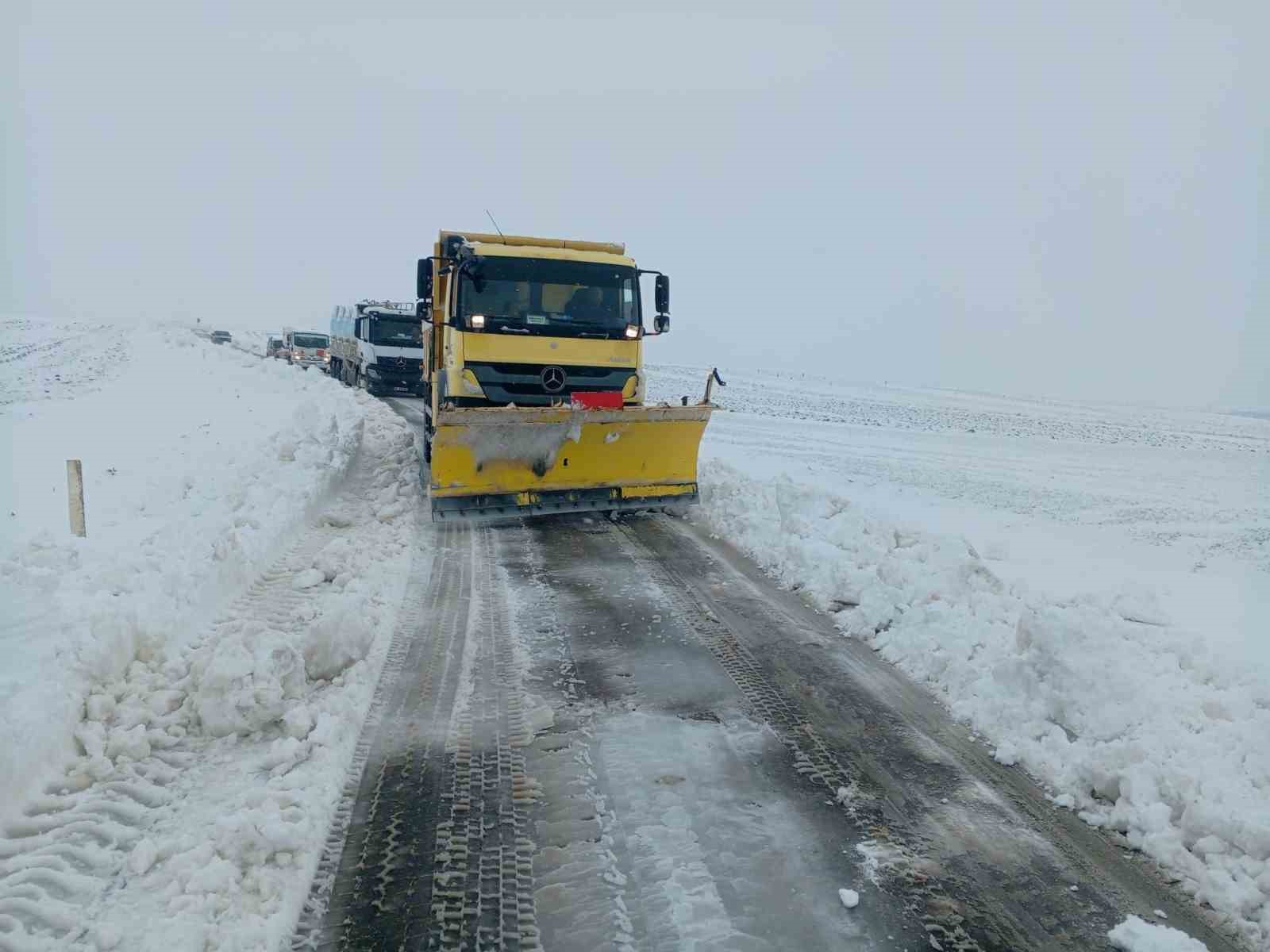 Keşan’da kar temizleme çalışmaları yapıldı
