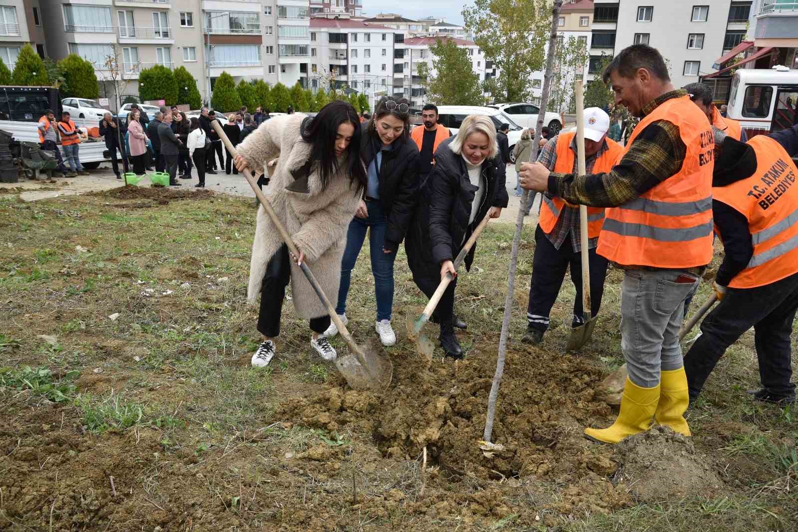 Atakum’da 215 fidan ve 2 bin 400 çalı dikildi
