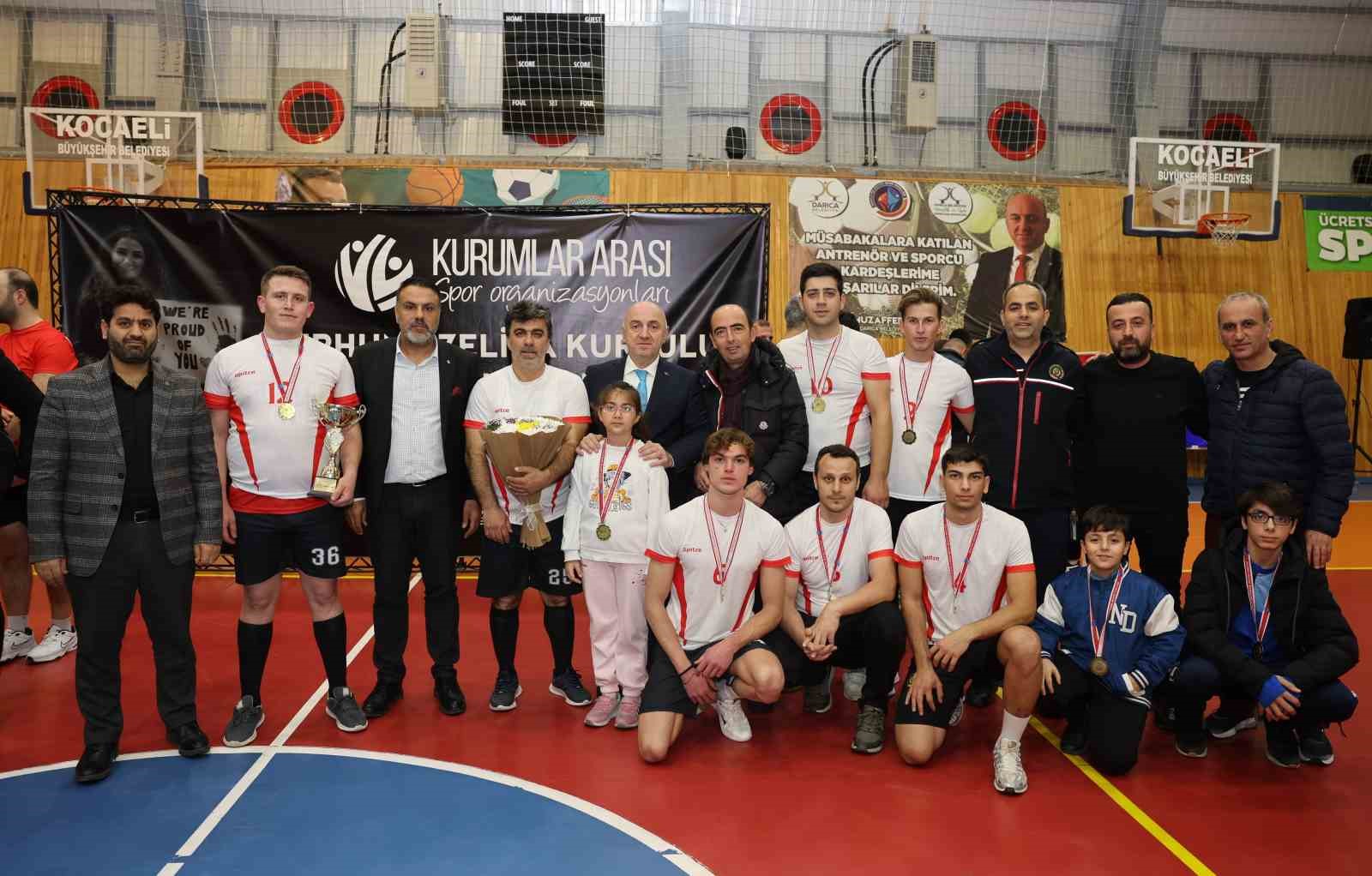 Darıca’da kurumlar arası voleybol turnuvasında ödüller sahiplerini buldu
