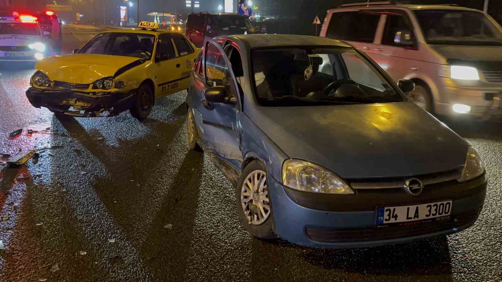 Bolu’da iki otomobil çarpıştı: 3 yaralı
